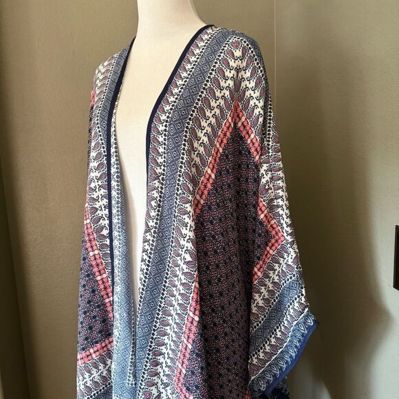 Japna Paisley Kimono in Blue and White - Picture 2 of 8